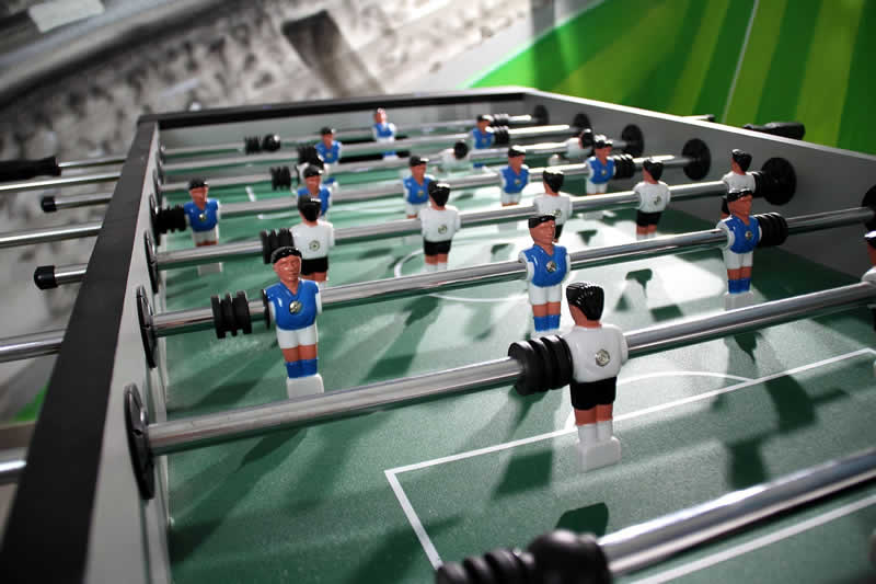 Tischfu&szlig;ball als Symbol f&uuml;r die taktische Fu&szlig;ballaufstellung