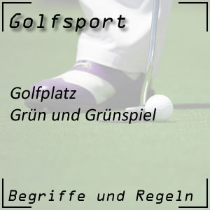 Grün mit dem Loch am Golfplatz