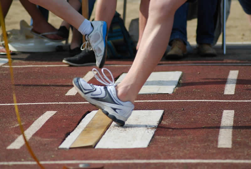 Absprungbalken im Dreisprung der Leichtathletik