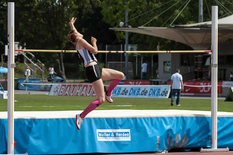 Beginn beim Hochsprung in der Leichtathletik