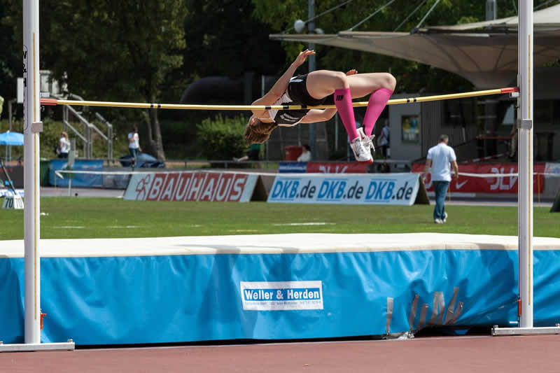Letzte Phase im Hochsprung in der Leichtathletik