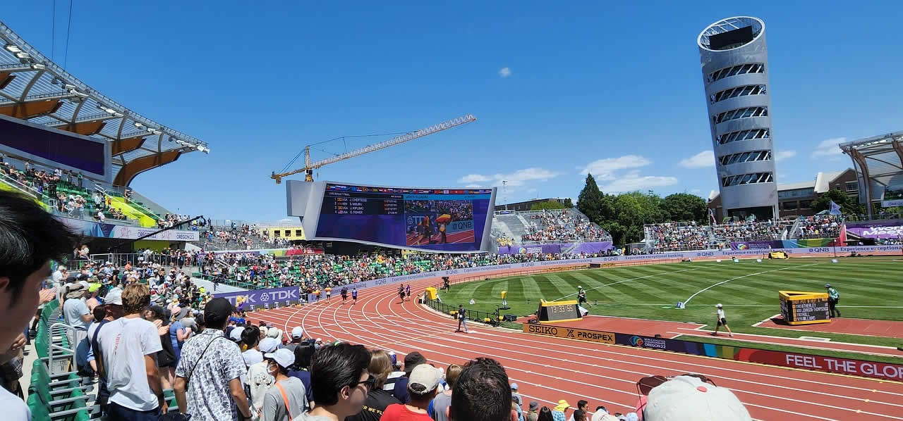 Stadion mit 400 Meter Laufbewerb