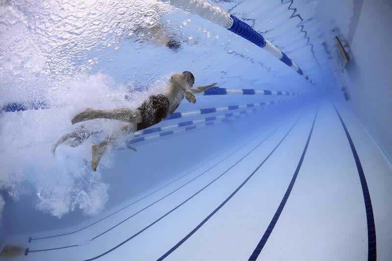 Schwimmstadion mit den Schwimmbahnen