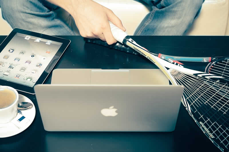 Technologie mit App und Notebook im Sport einsetzen