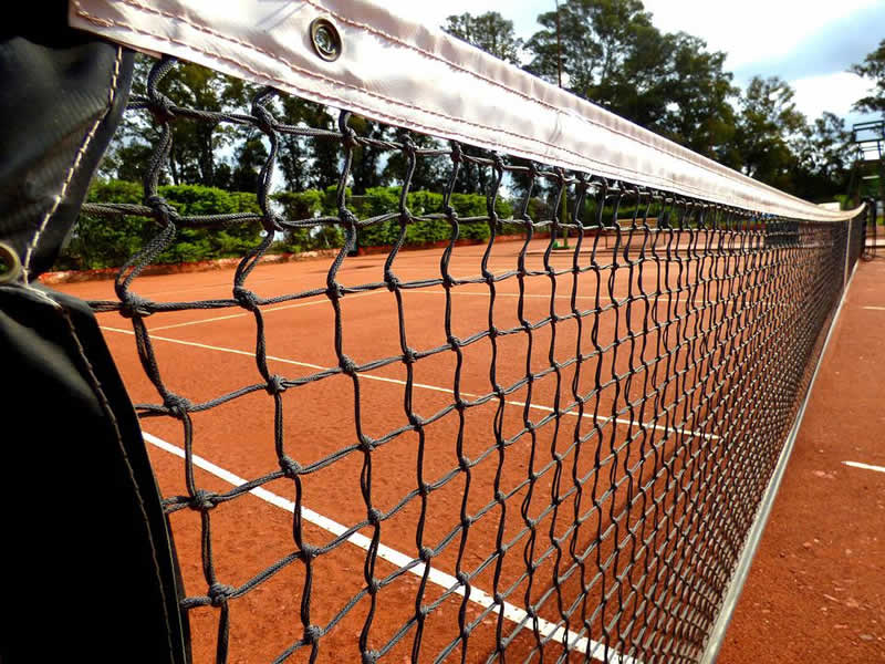 Netzroller im Tennisspiel
