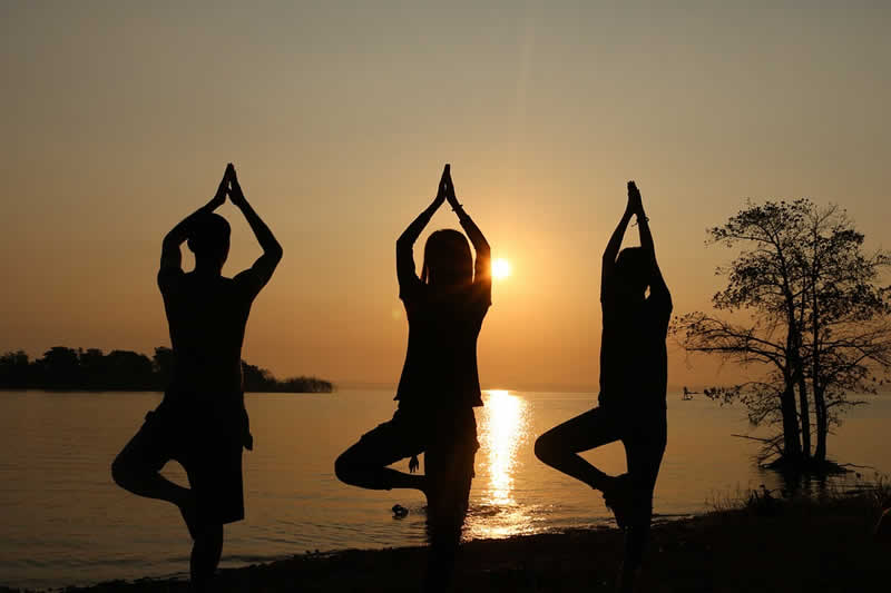 Yoga am See bringt innere Ruhe